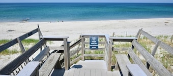 Beach n’ Bunks | Walk to Beach | Classic Cape