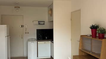 1 bedroom, iron/ironing board, bed sheets