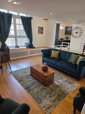Living area - The Old Dairy, 2 York Mews - 3 Bedroom Studio House (Ilford)