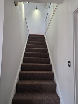 Interior - The Old Dairy, 2 York Mews - 3 Bedroom Studio House (Ilford)