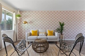 TV, offices - Pet Friendly | Desert Chic Home with Fire Pit (Joshua Tree)