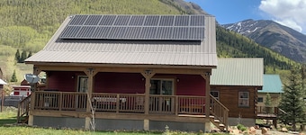 Aspen Manor, 4-bedroom, 3-bath house in Silverton perfect for your getaway