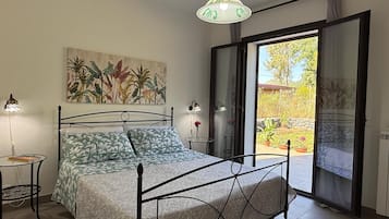 2 bedrooms, iron/ironing board, travel cot, WiFi