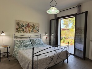 Bügeleisen/Bügelbrett, Reisekinderbett, WLAN, Bettwäsche