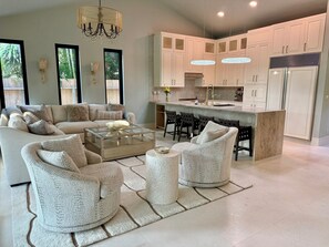 Smart TV - New Resort Style Pool/Spa home in Great Location! (Sarasota)