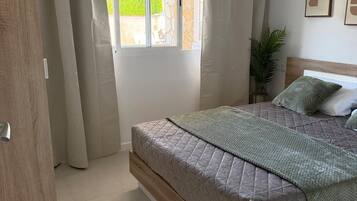2 chambres, fer et planche à repasser, Wi-Fi gratuit, draps fournis