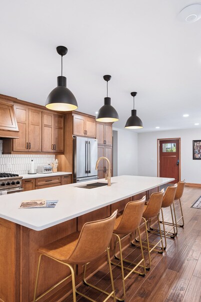 Large Stillwater Home, sleeps 14, Chef Kitchen, Walk to downtown.