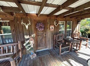 Terrace/patio - Cozy 1-bedroom cabin in perfect Wathena with AC (Wathena)