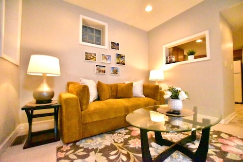 1 Bedroom in Tremont, minutes from downtown!