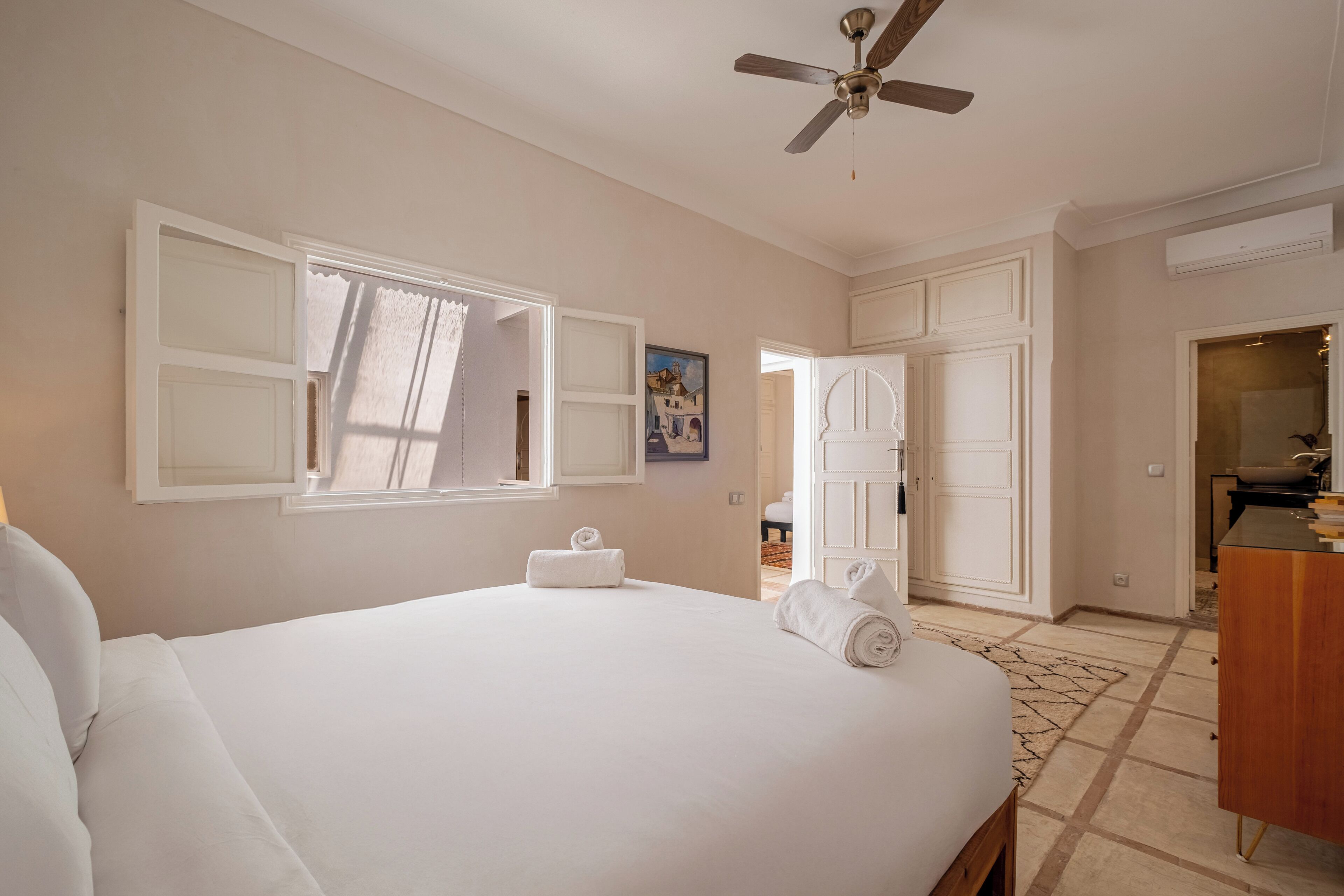 Family House | Premium bedding, blackout curtains, free WiFi, bed sheets