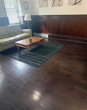Living area - Kiteville Upper Darby (Upper Darby)