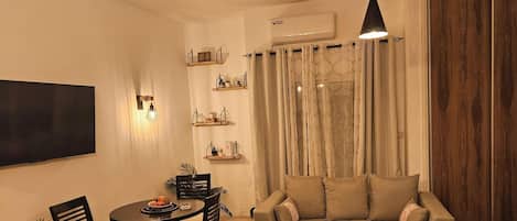 Smart TV, books, stereo