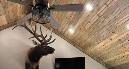 Almost Heaven: Quiet Mountain Escape Near Hiking, Hunting & The Great Sand Dunes