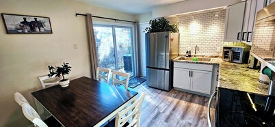 Cozy, well appointed 3-bedroom, 1.5-bath house 10 min from Mizzou