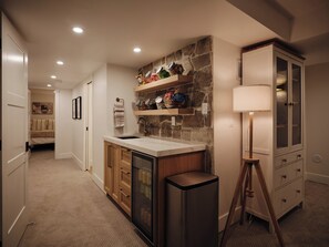 Interior - Luxury Family Retreat • Hot Tub • Kids & Pets Safe • 19 mins to Alta & Snowbird (Sandy)