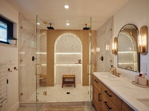 Shower, hair dryer, bidet, towels - Luxury Family Retreat • Hot Tub • Kids & Pets Safe • 19 mins to Alta & Snowbird (Sandy)