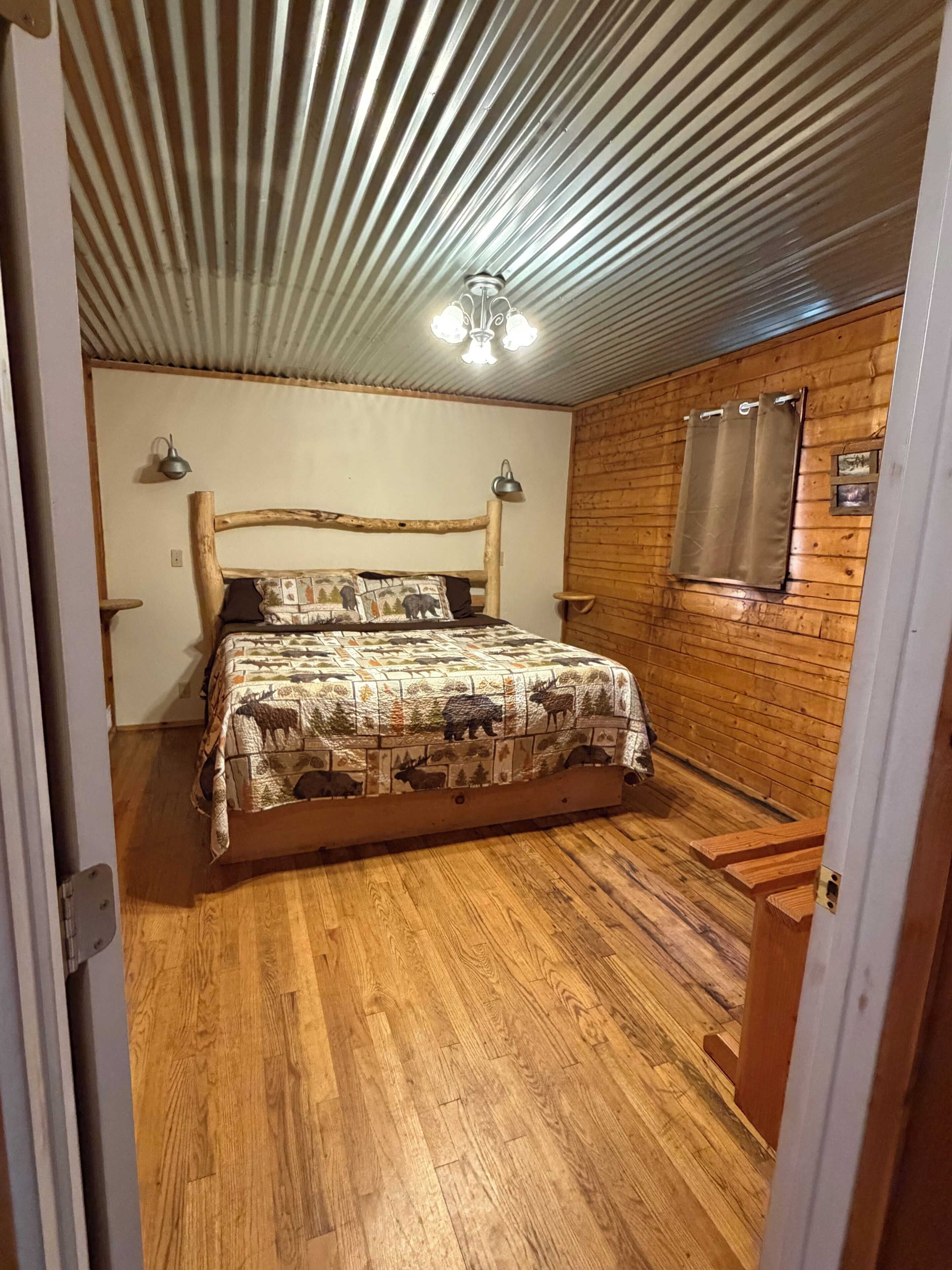 2 bedrooms, internet, bed sheets