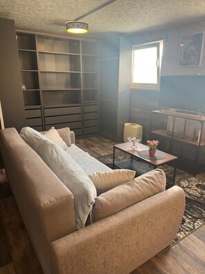 Living area - Charming Modern Cozy Apartment with AC in peaceful Oplotnica (Oplotnica)