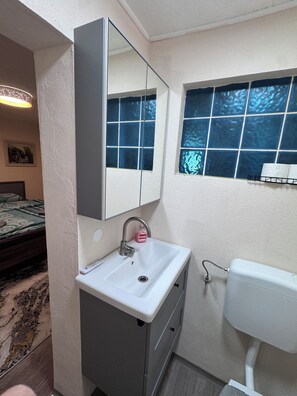 Shower, hair dryer, towels, soap - Charming Modern Cozy Apartment with AC in peaceful Oplotnica (Oplotnica)