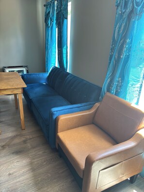 Living area - New Vrindhaban Charming 3-bedroom New built house 5 minutes from Temple (Cameron)
