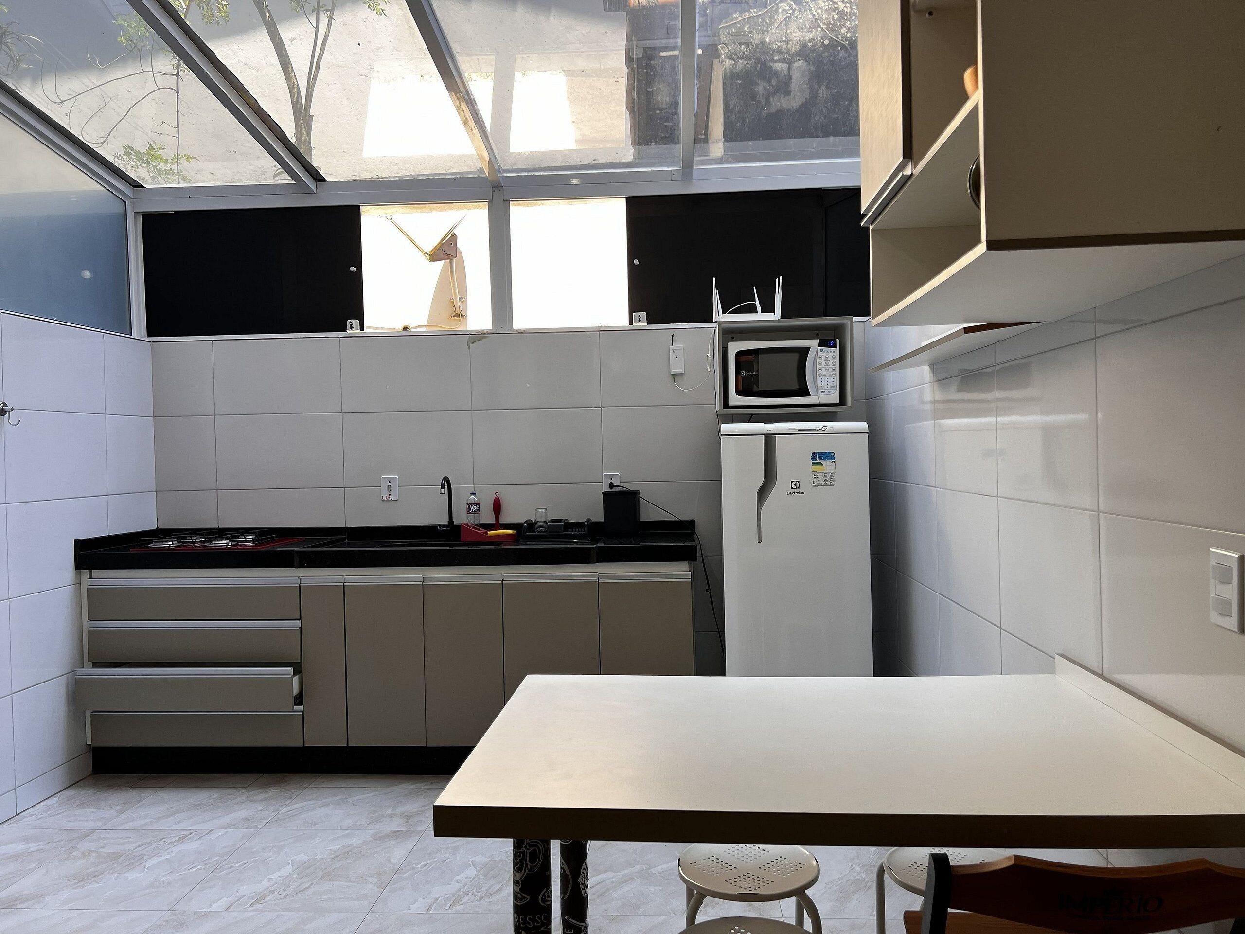 Departamento | Cocina privada | Cafetera y tetera, microondas, horno y utensilios de cocina 