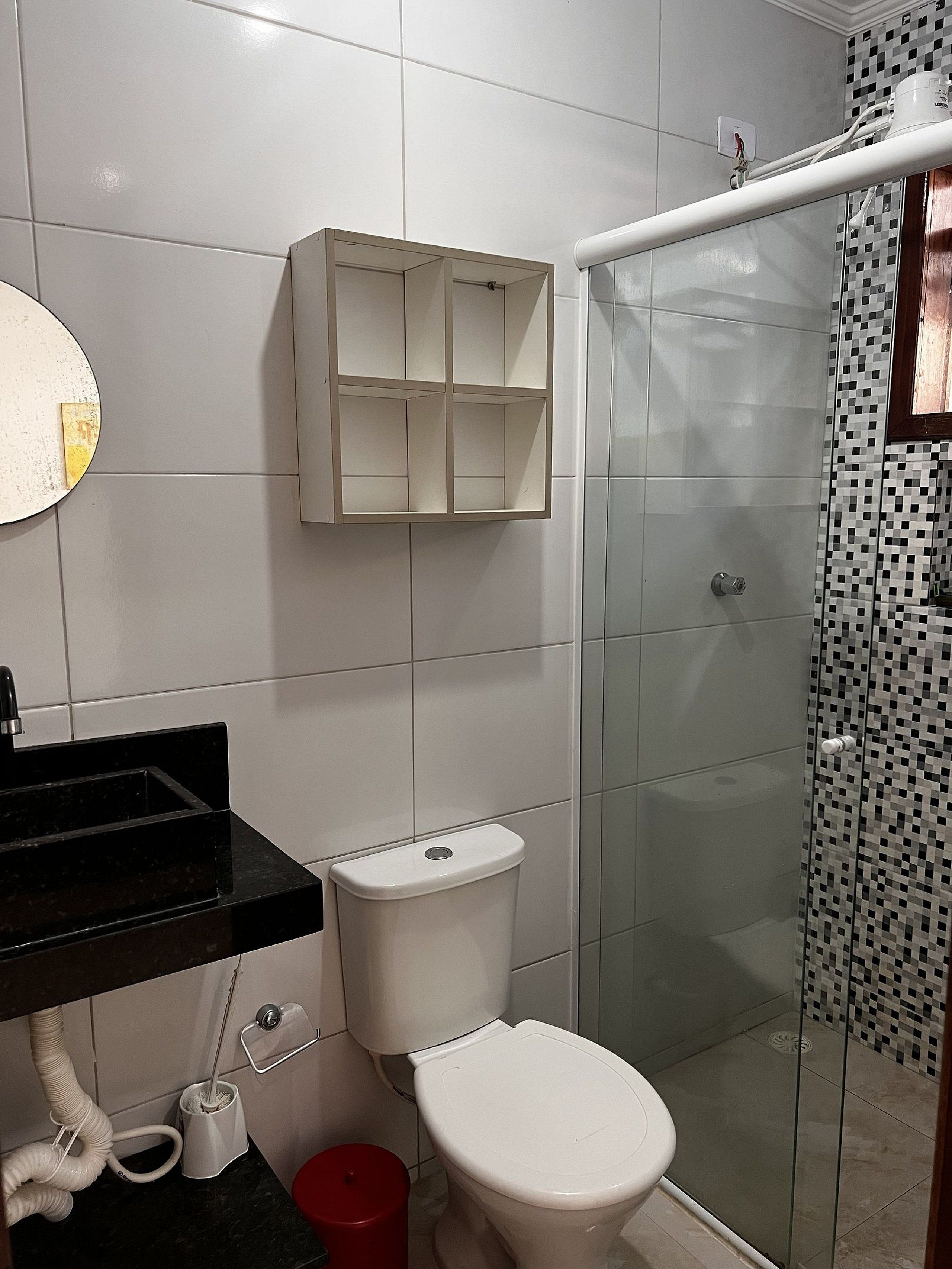 Apartment | Badezimmer | Dusche, Regendusche, Toilettenpapier