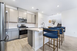 Private kitchen - Resort-Style 4BR Home in Lake Las Vegas - Near Strip (Henderson)