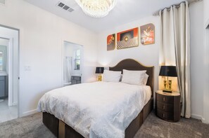 4 chambres, fer et planche à repasser, Wi-Fi, draps fournis