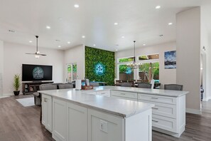 Lobby - Texas Pool Oasis, Luxury Amenities. Outdoor living. Fun for all. Dog friendly (Highland Village)