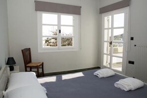 3 chambres, fer et planche à repasser, Wi-Fi, draps fournis