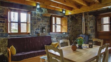 Classic Apartment, Mountain View | Dining