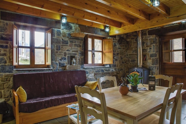 Classic Apartment, Mountain View | Dining