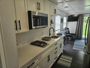 Private kitchen - Perfect house boat with 1 bedroom in delightful Waterloo (Waterloo)
