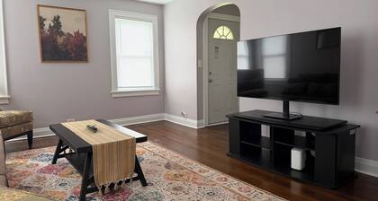 Modern Renovated Home near Six Flags & Naval Graduation Base - Sleeps 6