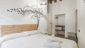 2 habitaciones, tabla de planchar con plancha, internet y ropa de cama