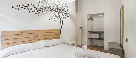 2 bedrooms, iron/ironing board, Internet, bed sheets