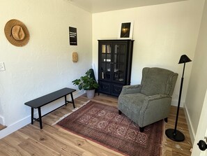 Interior - Beautiful 1865 Craftsman retreat w/ gated courtyard in the heart of Grass Valley (Grass Valley)