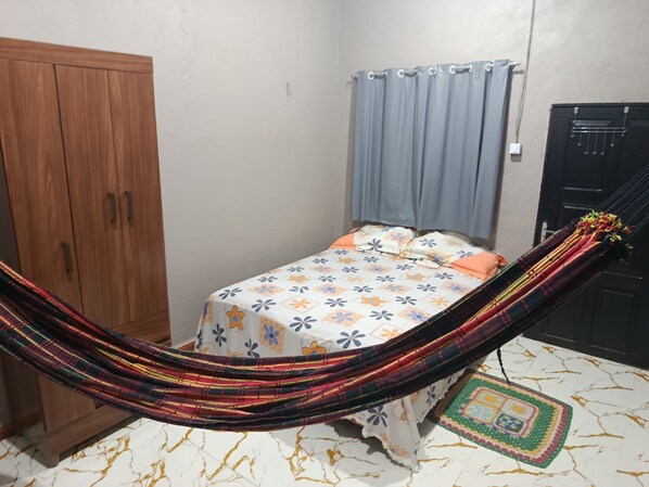 Ferros/tábuas de passar roupa, Wi-Fi, roupa de cama