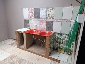 Toalhas de banho, papel higiênico