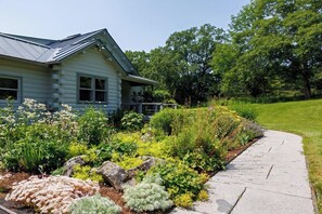Property grounds - Rustic luxury waterfront apartment, 2 decks, kayaks, fireplace, peace & beauty. (Penobscot)