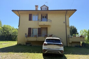 Exterior - C015 – Camerano – Three-story villa with garden (Camerano)