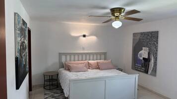 3 bedrooms, iron/ironing board, internet, bed sheets