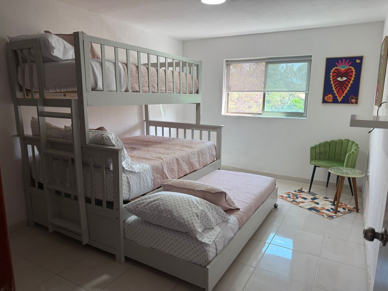 Iron/ironing board, internet, bed sheets