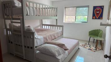 Iron/ironing board, internet, bed sheets