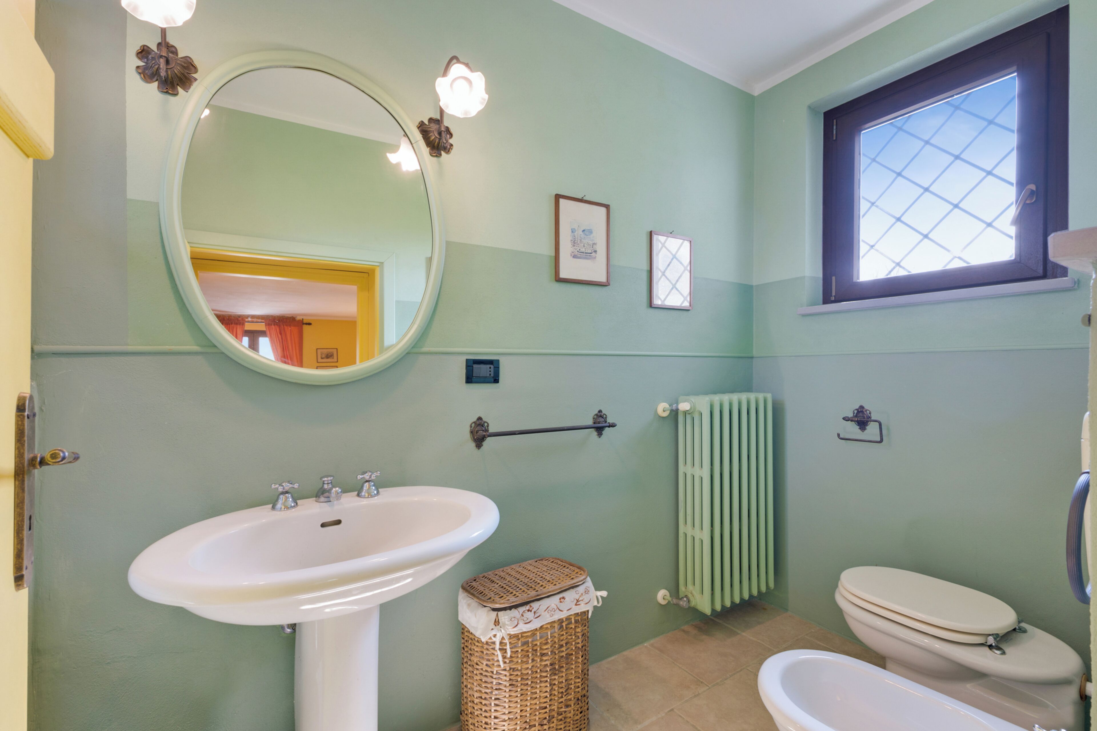 Dusche, Haartrockner, Bidet, Handtücher