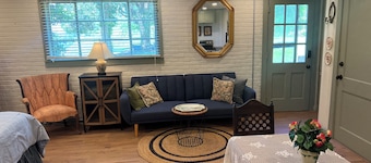 Perfect 1-bedroom studio on Fort Hill in the National Military Park.