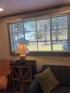 Living area - Perfect 1-bedroom studio on Fort Hill in the National Military  Park. (Vicksburg)