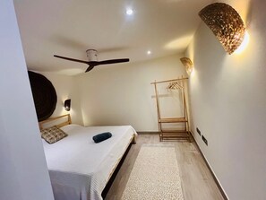 2 bedrooms, iron/ironing board, WiFi, bed sheets - New. Studio Design near Cadaques (El Mas Fumats)