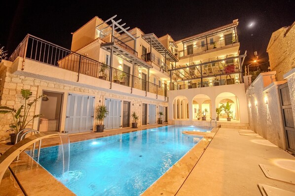 Seasonal outdoor pool - Mia Storia Alaçatı Hotel (İzmir)