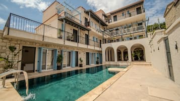 Piscina externa sazonal